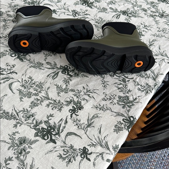 Bogs Hazel Chelsea Boot, size 10 Women’s. - Picture 3 of 4